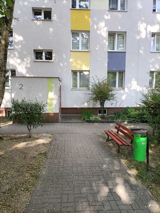 Sprzedam dwupokojowe mieszkanie z balkonem do remontu, 44,2 m², parter, bardzo dobra lokalizacja