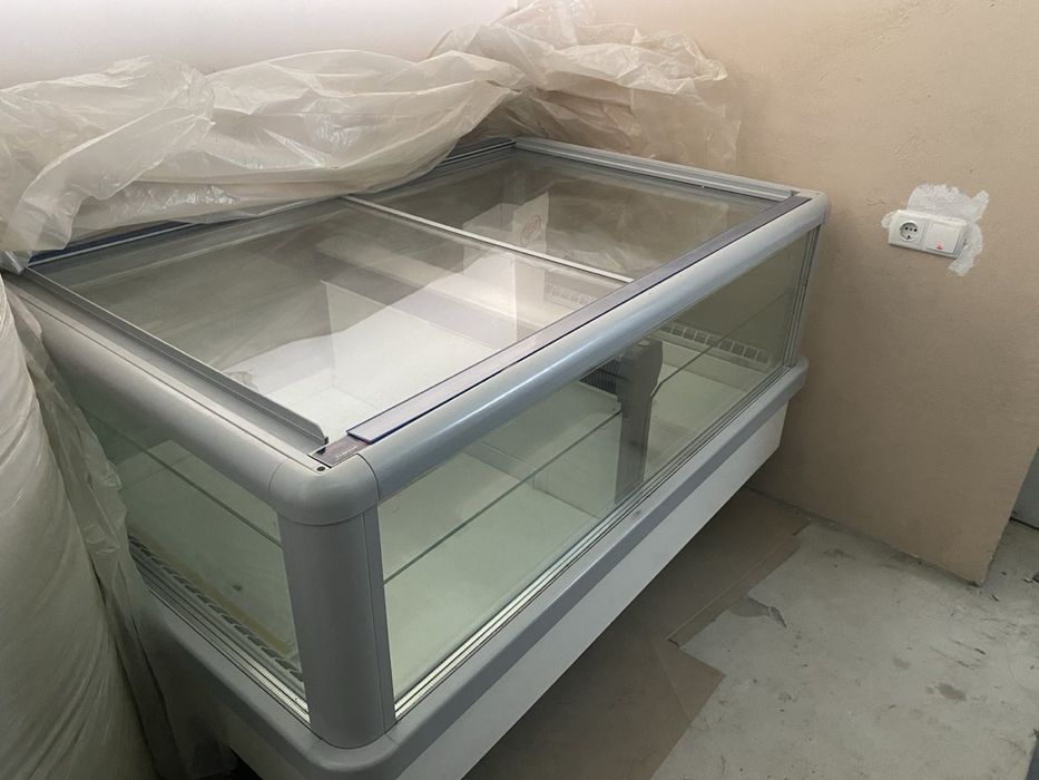 Морозильна камера - вітрина