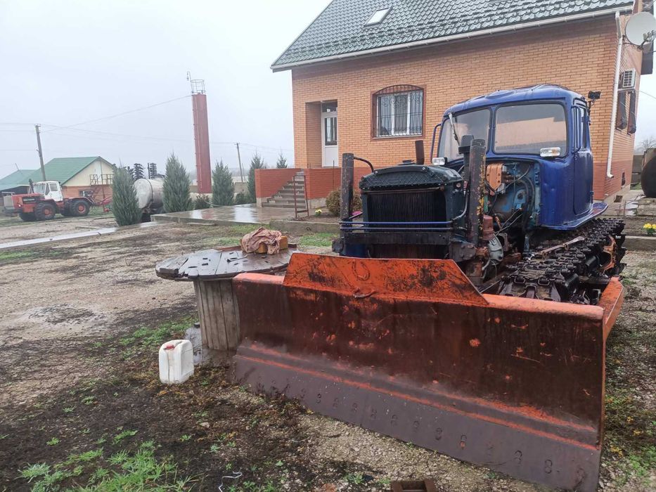 Продається трактор ДТ-75 бульдозер, в робочому стані. Без документів