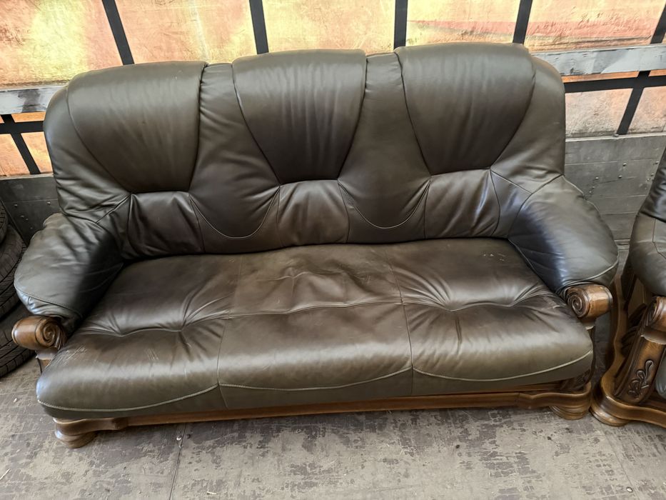 Кожаный диван + два кресла