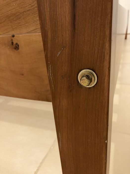 Cama casal de madeira de cerejeira