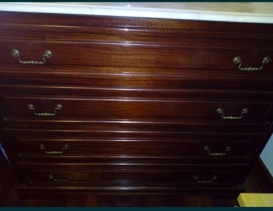 Vende-se cómoda com espelho