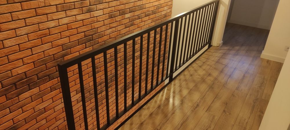 Balustrady wewnętrzne oraz zewnętrzne.