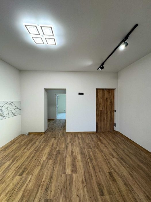 Продається 2-кімнатна з ремонтом