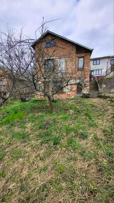 Продаж чудового будинку з мансардою у мікрорайоні Дубове