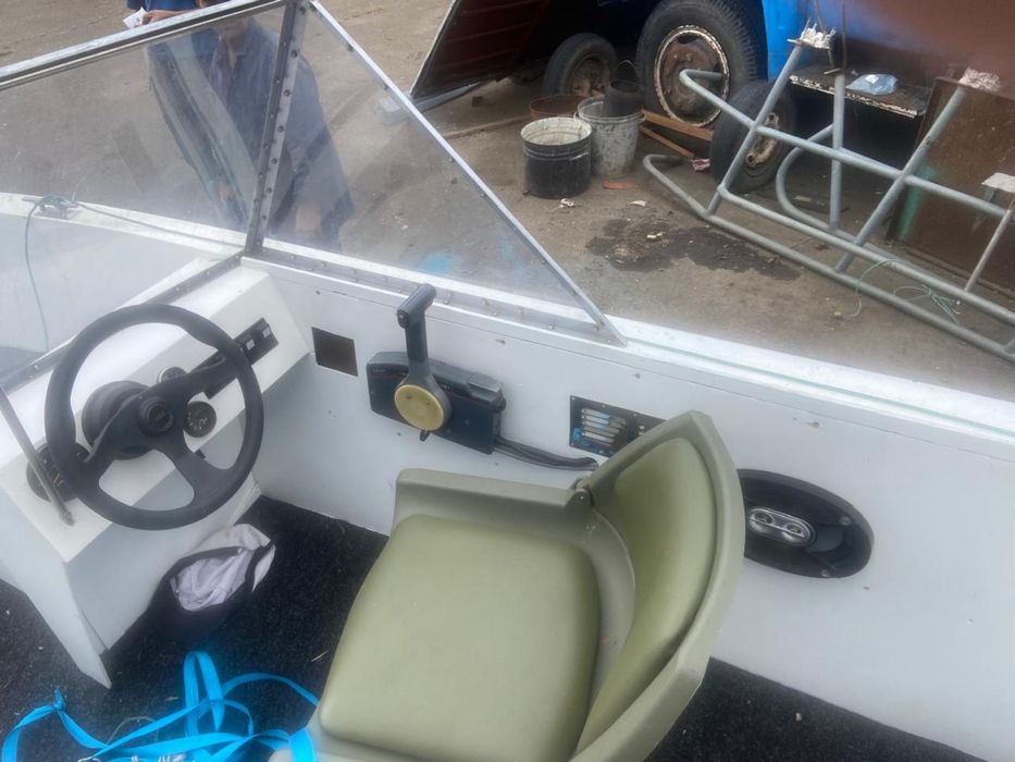 Продаю Катер Темп удлиненный 5.3×2 (с лафетом 2400)