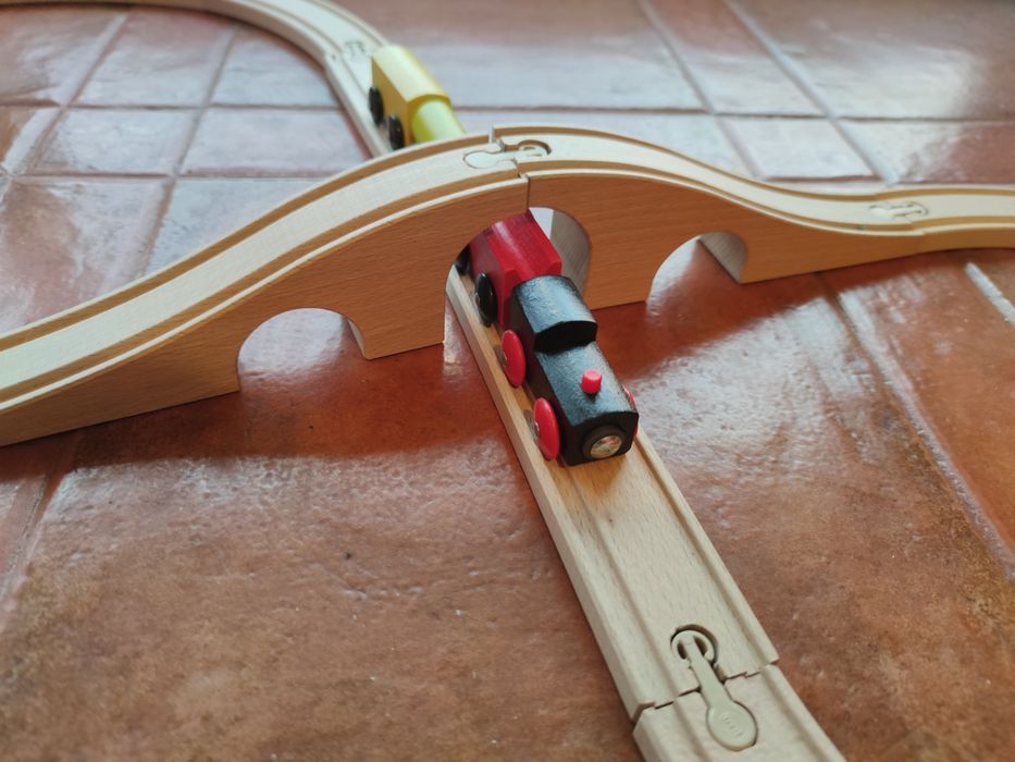 Comboio e linha em madeira de montar