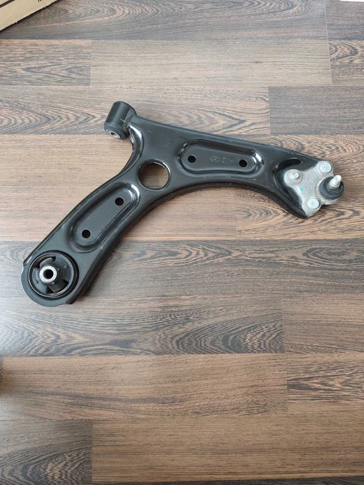 Важіль (ричаг) передній нижній правий Hyundai Elantra AD  16-20 р