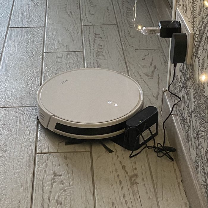 Робот-пилосос Mova Bot E10 — стан нового, з вологим прибиранням
