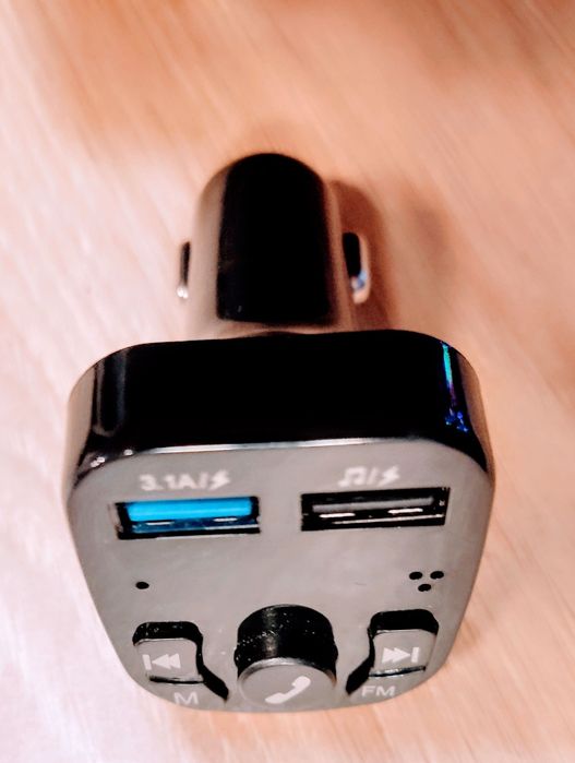 Nowa Szybka ładowarka samochodowa z opcją Radia, Bluetooth. Szybka wys