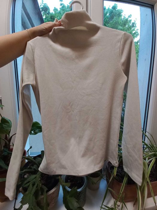 Damska biała termiczna koszulka z golfem