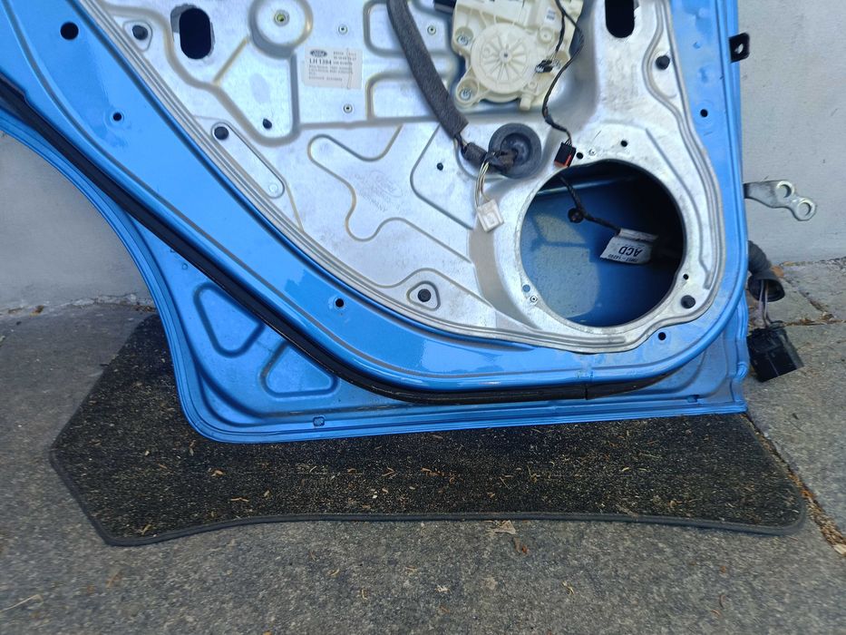 FORD Focus mk2 HB drzwi tylne lewe