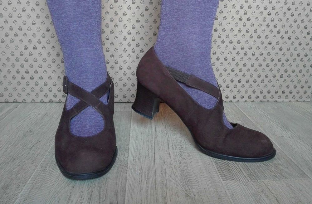 Brązowe zamszowe pantofle na średnim słupku 6cm, 41