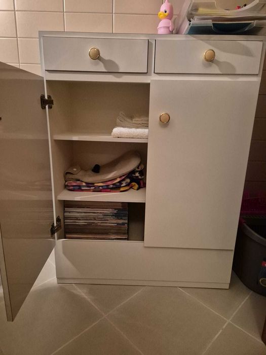 Armário branco em bom estado