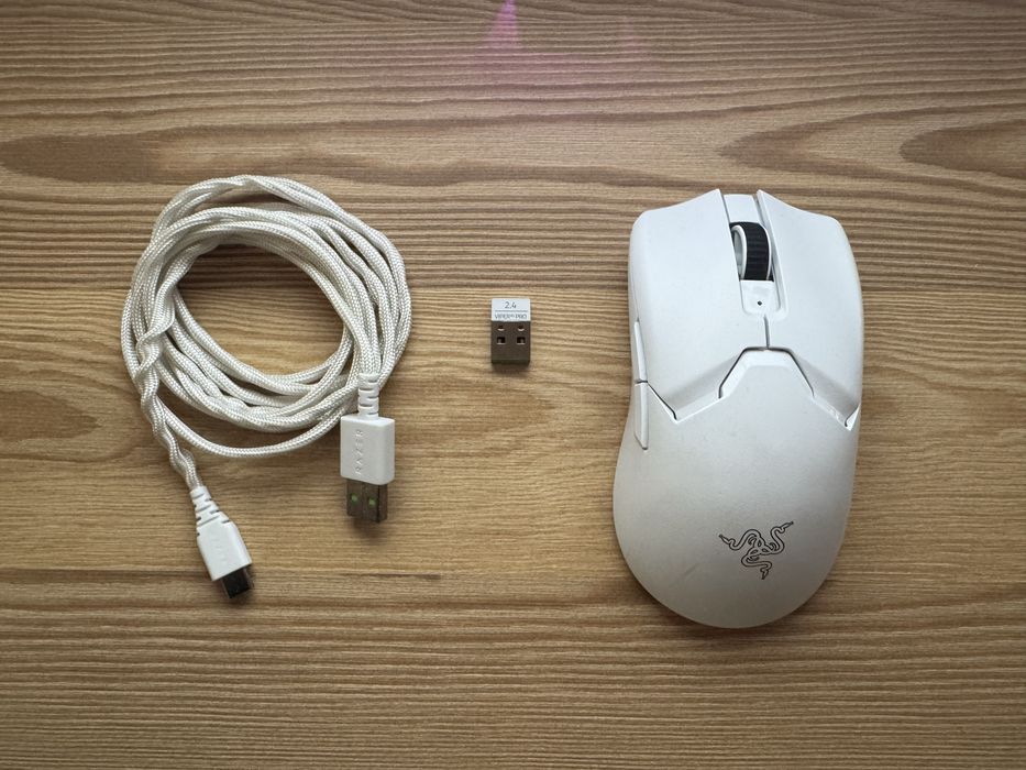 Teclado Razer Huntsman Mini Mercury White (US Layout, Red Switch) + Rato Razer Viper V2 Pro White