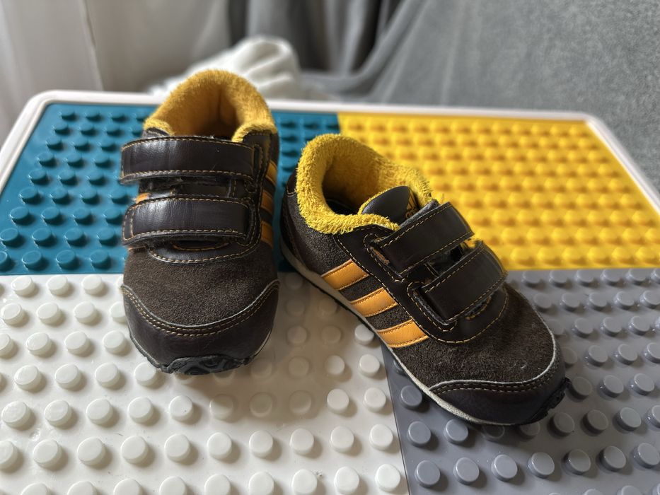 Дитячі кросівки adidas 22 розмір