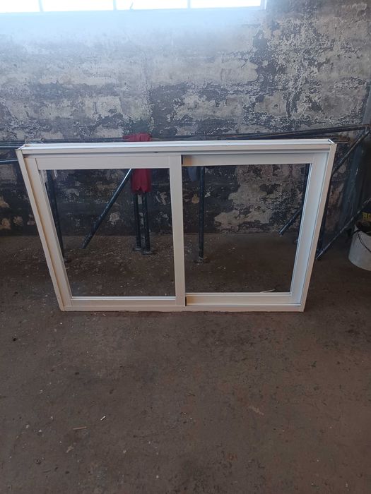 Uma janela de aluminio511361528324444161