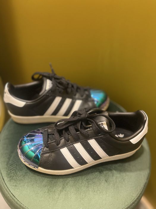 Sapatilha superstar pretas e branco