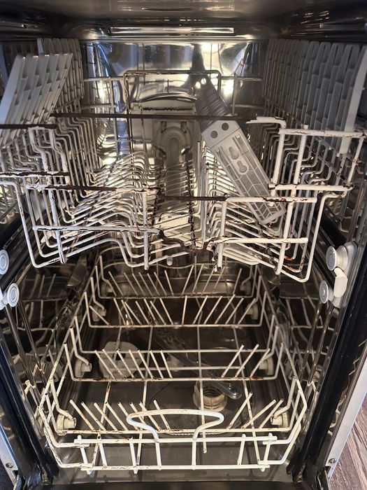 Посудомийна машина Whirlpool