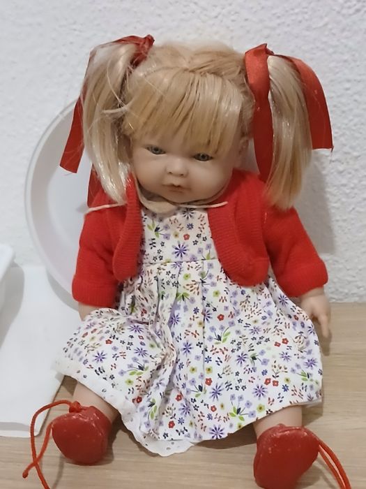 Boneca média boracha