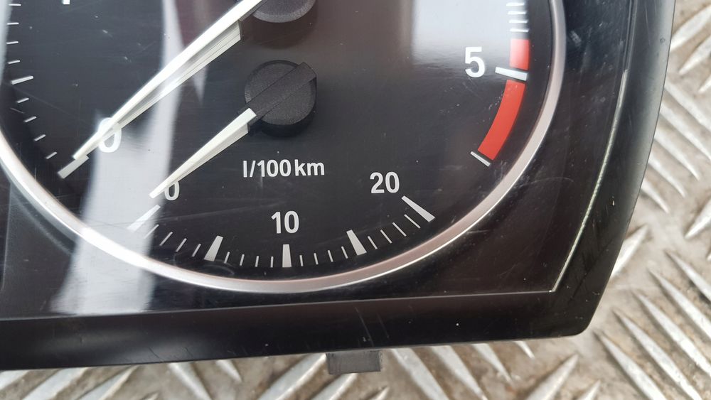 BMW E90 E91 2.0D Licznik Zegar