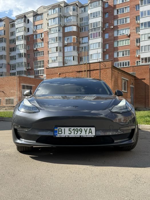 Tesla dual motor 2022 року