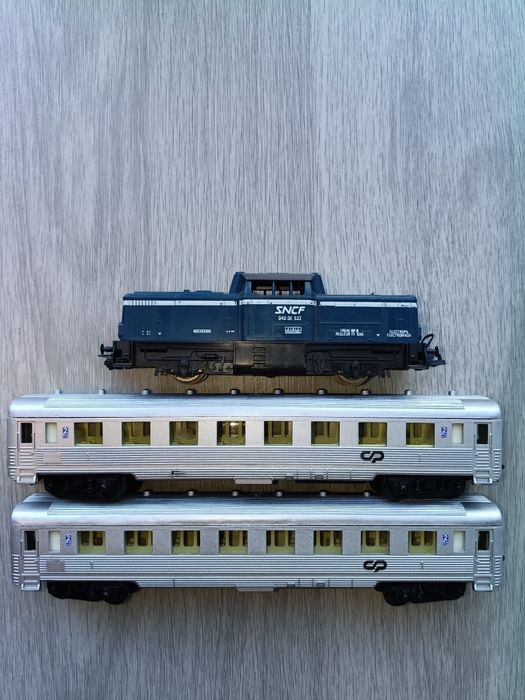 Locomotiva V100 + carruagens inox H0
