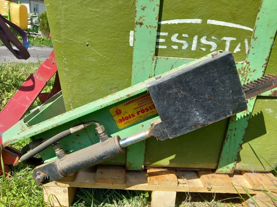 Pojemnik skrzynia kiprowana hydraulicznie do winogron owoców Rössl