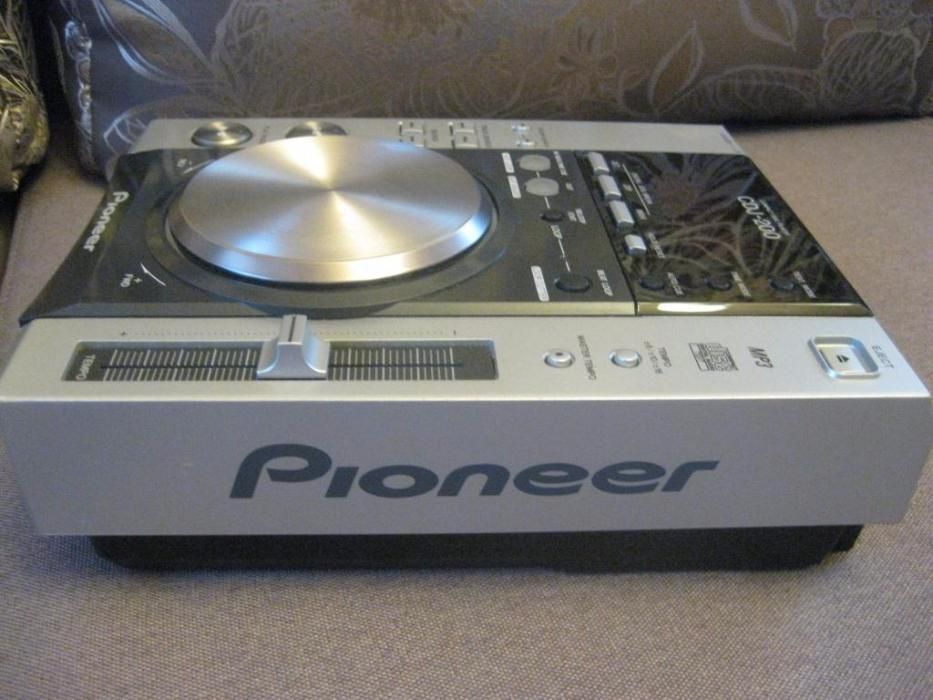 Проигрыватель CD/MP3 дисков Pioneer CDJ-200