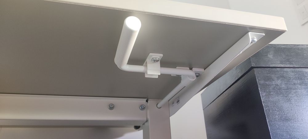 Secretária IKEA TROTTEN 120x70 com elevação