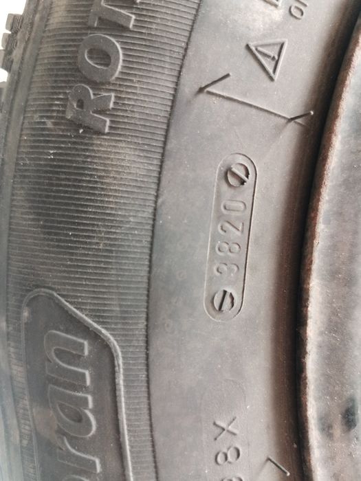 Продам шины с дисками  R16 215/60