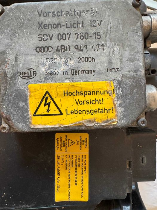 Оригинальные ксеноновые фары Audi A6 C5 Hella (левая/правая) с блоками розжига