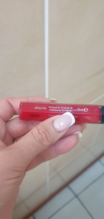 Продам нову помаду (блеск)