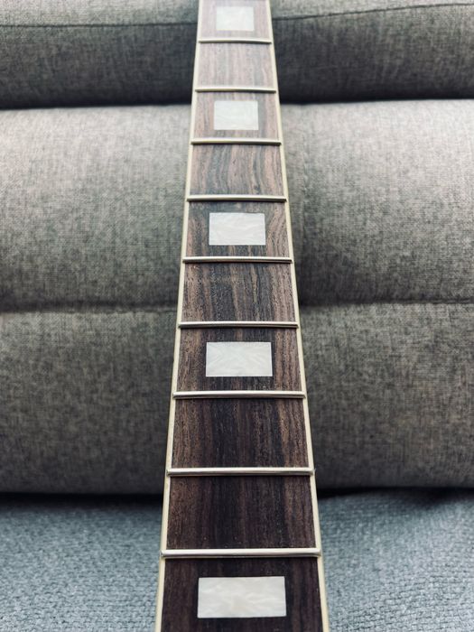 Gryf do gitary basowej Jazz Bass (J-Bass) – 20 progów, Black Maple