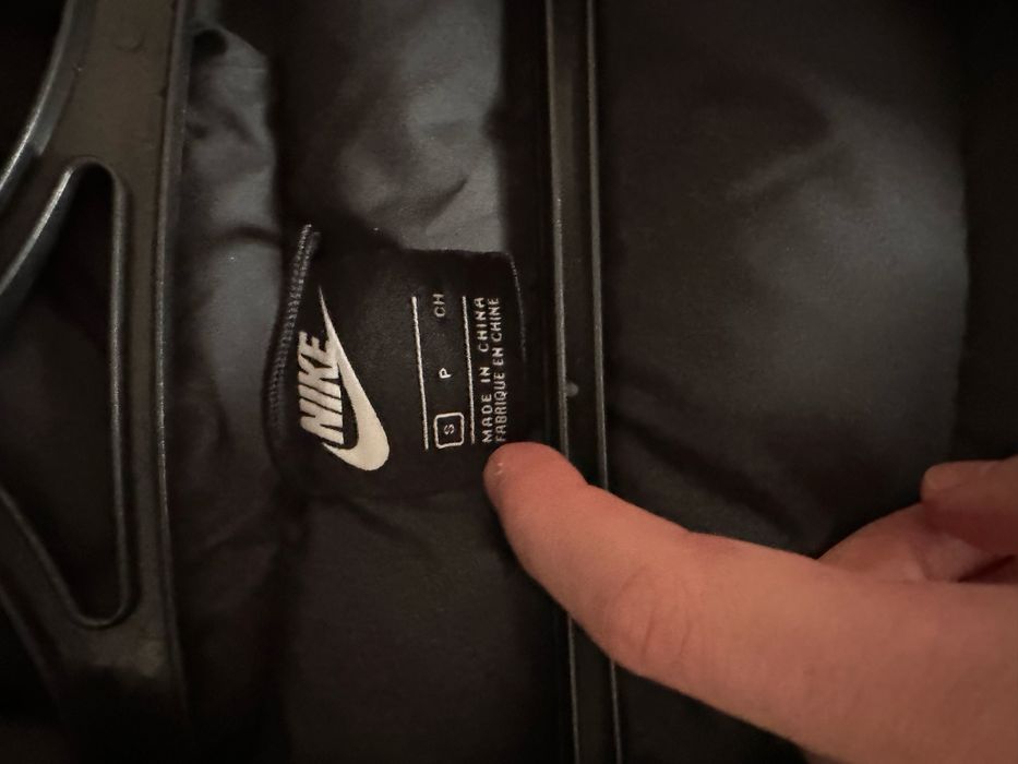 Пуховик Nike в размере S (оригинал)