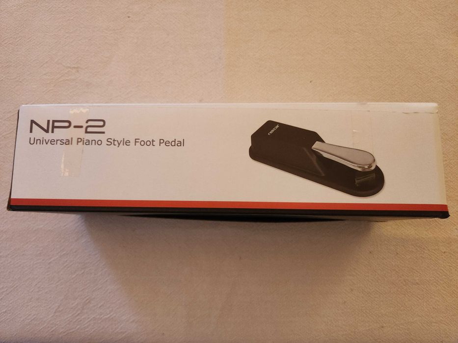 Teclado Yamaha PSR-E353 e pedal NP-2