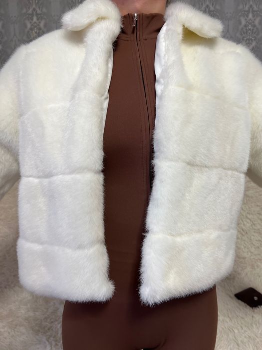 Шубка біла нова!