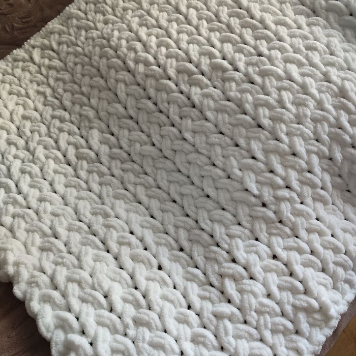 Дитяча ковдра у коляску , кроватку в'язана гачком