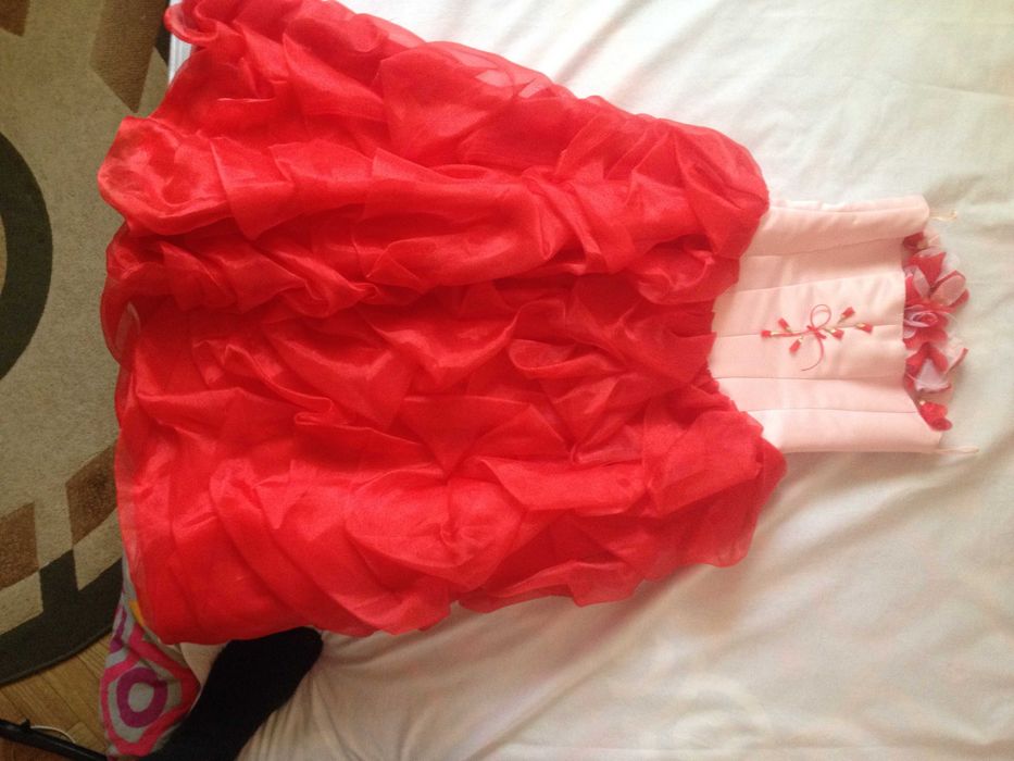 Пышное праздничное нарядное платье для девочки