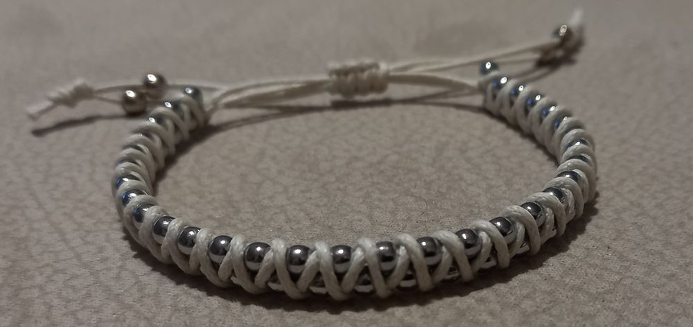 Pulseiras feitas à mão
