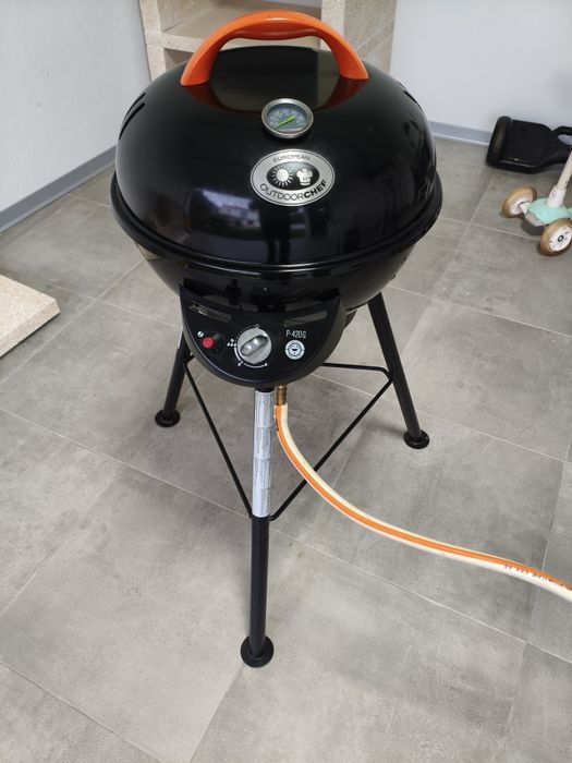 Churrasco a gás compacto Outdoorchef P-420G Minichef. 
É com