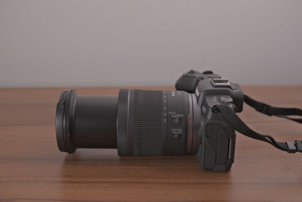 Canon EOS RP Full Frame (26MP) + lente RF 24-105mm IS STM.