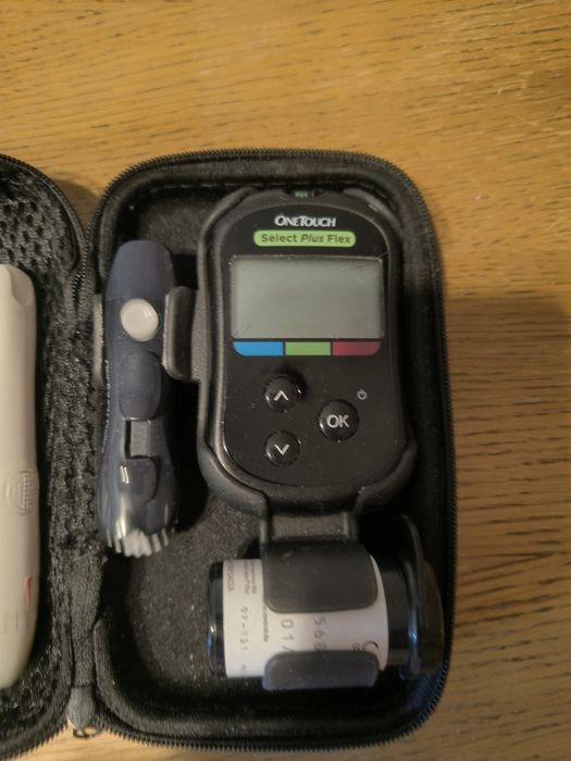 Glukometr OneTouch plus dwa nakłuwacze i paskj