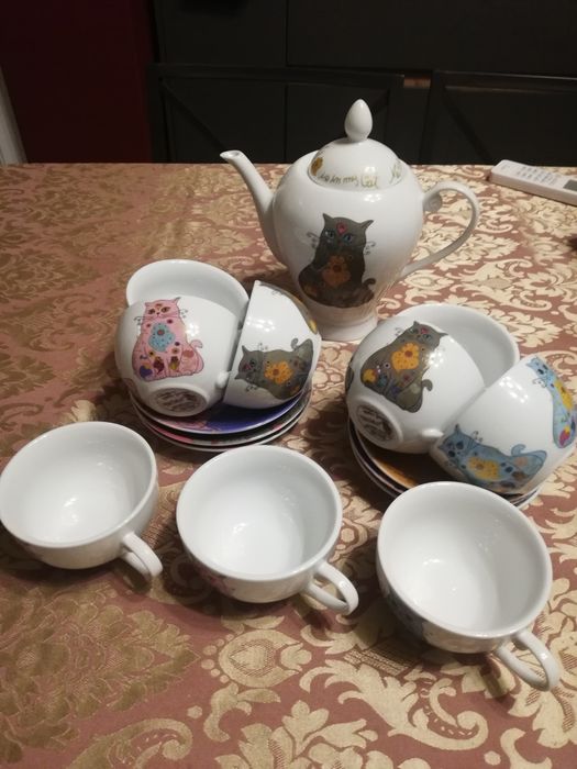 Chávenas e bule de chá435807147619133441