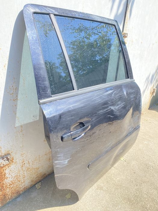 Двері та скло бокове Опель Зафіра Б чорні в зборі