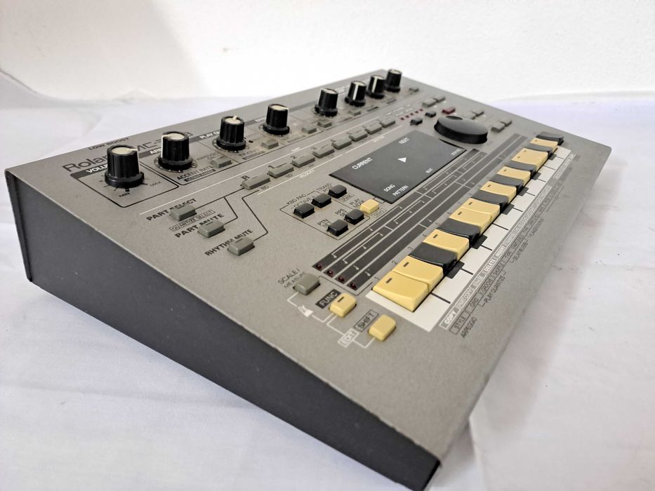Roland MC-303 Sequencer arranger, Muito bom