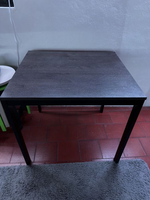 Mesa com cadeiras