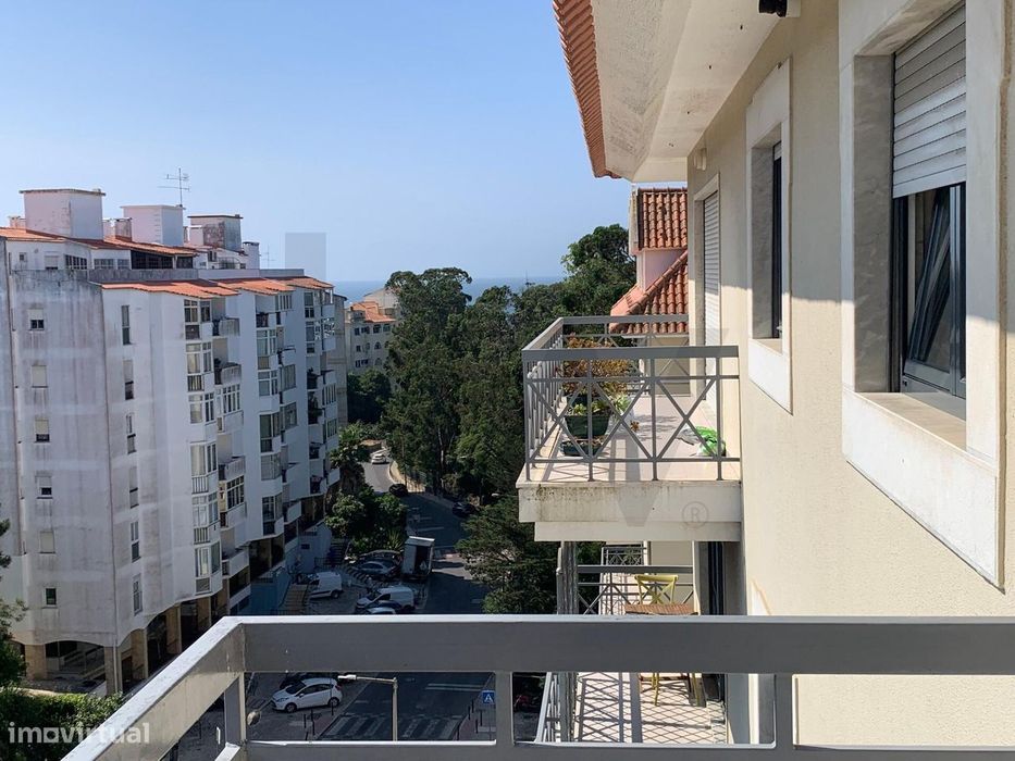 Arrendamento T3 Monte Estoril num condomínio fechado.