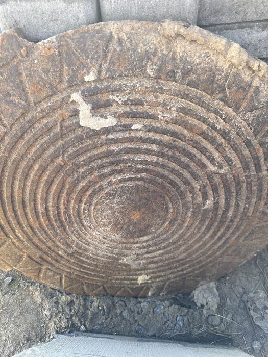 Люк металевий в нормальному стані