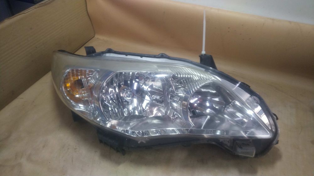 / Corolla E15 lampa prawa przednia EU